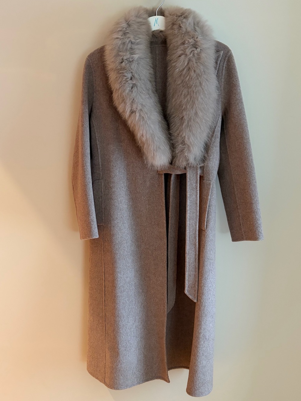 Women’s Long Wool Coat With Detachable Fur Collar - Picture 7 of 16